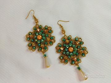 orecchini ad uncinetto realizzati a mano