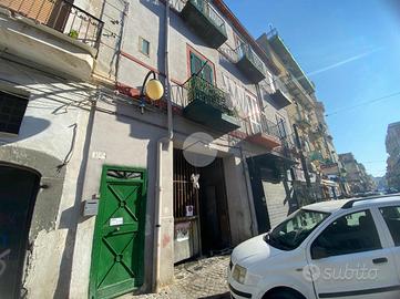 2 LOCALI A NAPOLI