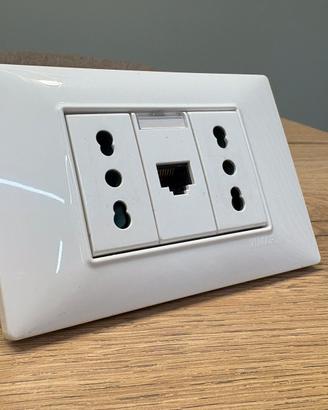 Presa a muro Vimar con doppia presa+Ethernet RJ45