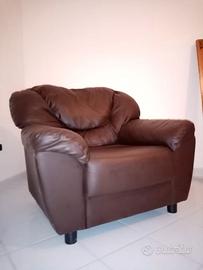 Poltrona in eco pelle.