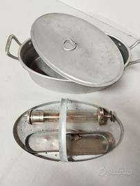 Vecchio bollitore in alluminio completo di siringa