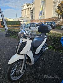 Piaggio Carnaby 300