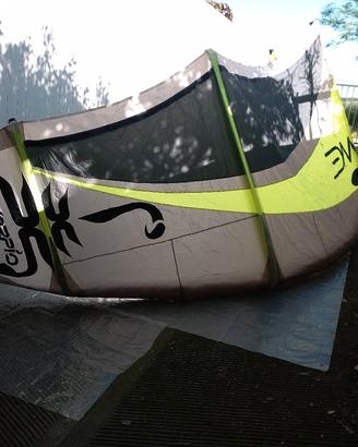 kitesurf scorpion 13.7