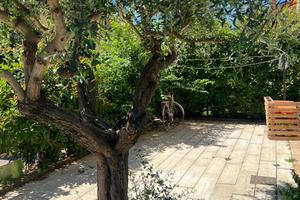 Villetta a schiera di testa con giardino privato e