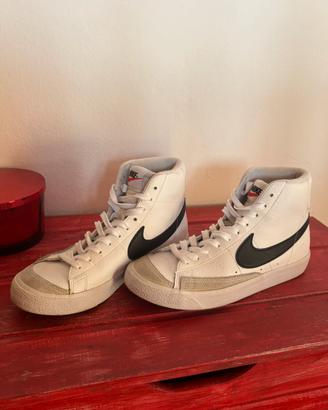 Nike Blazer Mid 77 Donna Bianco e Nero