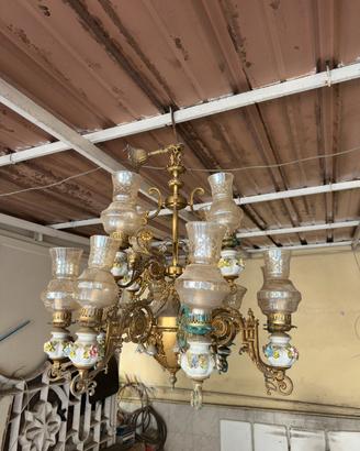 Lampadario in porcellana di Capodimonte