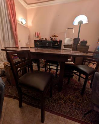 Tavolo in legno con 6 sedie imbottite