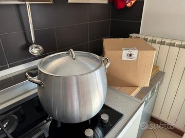 Pentola Alessi in alluminio con coperchio