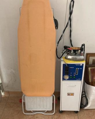 TAVOLO E FERRO DA STIRO CON CALDAIA