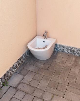bidet sospeso