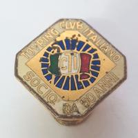 Antico distintivo Socio Touring Club Italiano