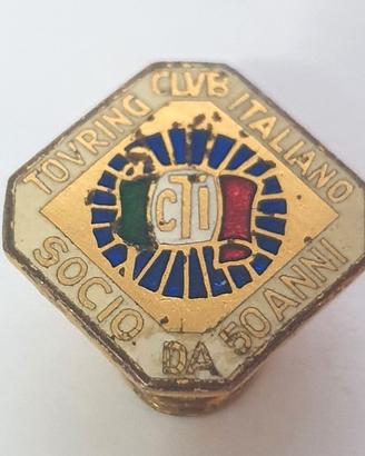 Antico distintivo Socio Touring Club Italiano