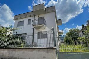 VILLA A SCHIERA A SPERONE