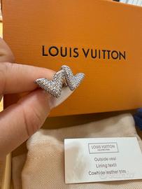 Orecchini Louis Vuitton a V argentati con strass