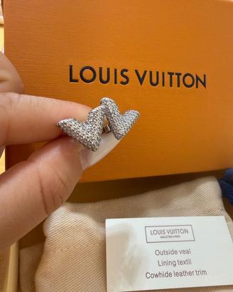 Orecchini Louis Vuitton a V argentati con strass