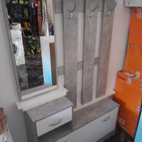 scarpiera con specchio e attaccapanni