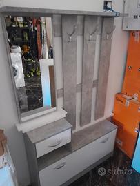 scarpiera con specchio e attaccapanni