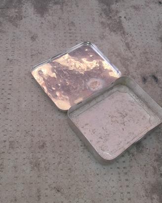 Scatola metallo porta-tabacco vintage