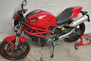 Ducati Monster 696 Plus