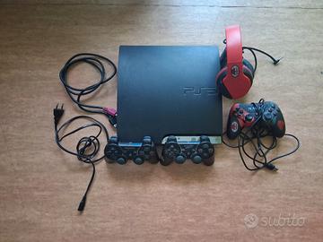 PlayStation 3, 3 controller e 1 paio di cuffie 