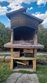 Barbecue in muratura da giardino con vano legna

