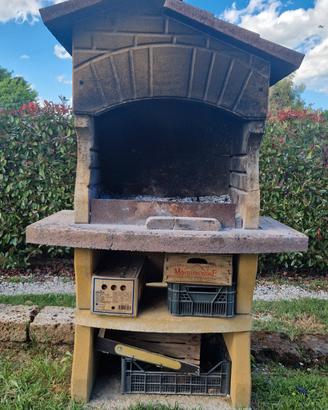 Barbecue in muratura da giardino con vano legna

