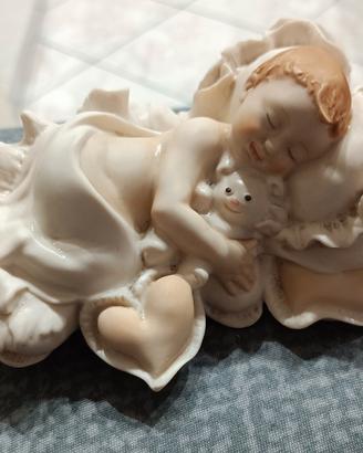 Scultura di Giuseppe Armani Bambino che dorme
