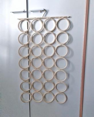 Pratico organizer Ikea da armadio con gancio