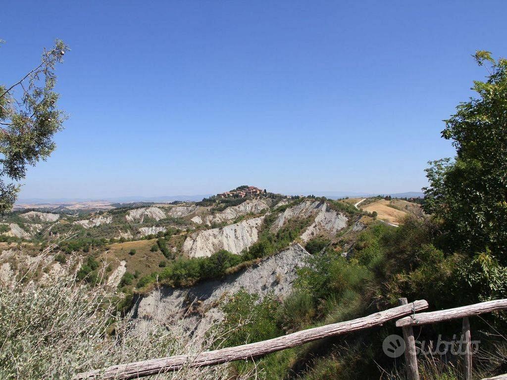 Rustico / Casale di 400 m² con 5 locali e box auto - Altro