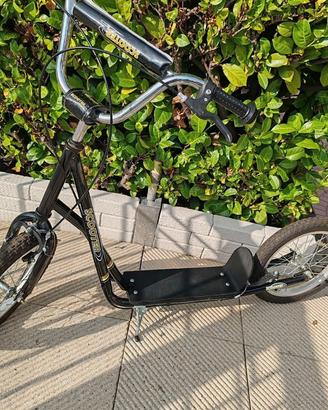 Monopattino da strada con pneumatici da 16"