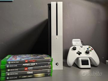 Xbox One 500GB + Controller + 4 Giochi + Colonnina