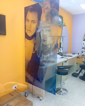 immagine in plexiglass per parrucchieri 
