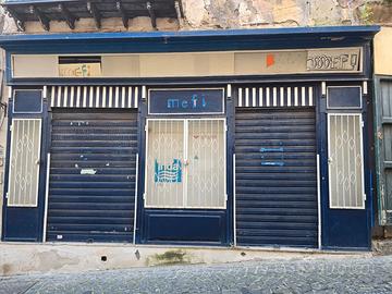 Muri negozio a Procida centro storico