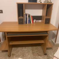 scrivania/ porta pc