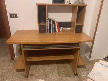 scrivania/ porta pc