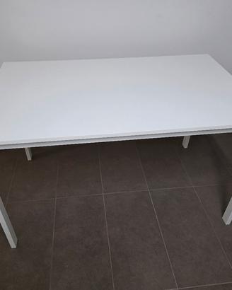 Tavolo bianco