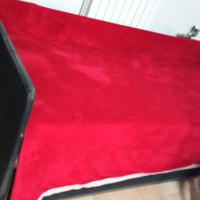 Letto apribile con due materassi e un cuscino