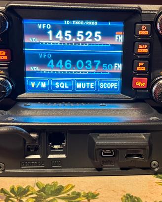 YAESU FTM 400
