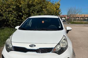 Autovettura Kia Rio 1.1 Diesel berlina