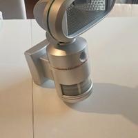 Telecamera con luce e sensore di movimento