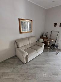 Coppia divani beige confortevoli