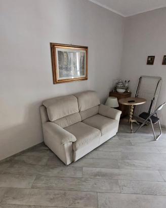 Coppia divani beige confortevoli
