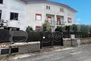 Villa a schiera Dragoni [Cod. rif 3340200VRG]