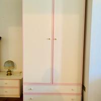 Armadio, comodino, scrivania, libreria, sedia