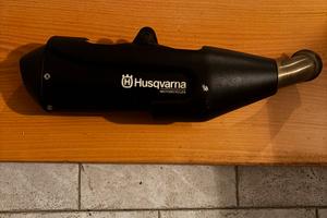 Scarico Husqvarna svartpilen 401