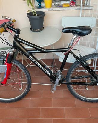 Bici Cannondale killer V 500