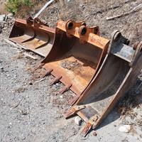 Set di benne per escavatore 130 q.li