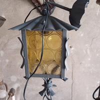 lampadario a lanterna in ferro e vetro giallo 