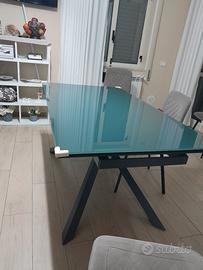 Tavolo in vetro temperato