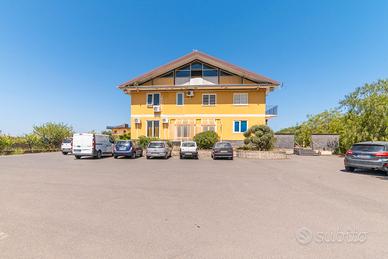Capannone industriale -parcheggio 49-359